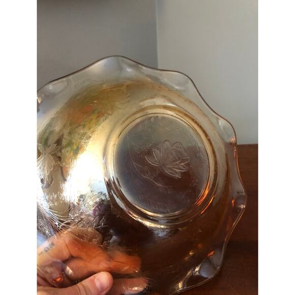 Vintage 1940's Golden Carnival Glass Ruffled Edge Bowl in the Daffodil Pattern - Picture 4 of 6